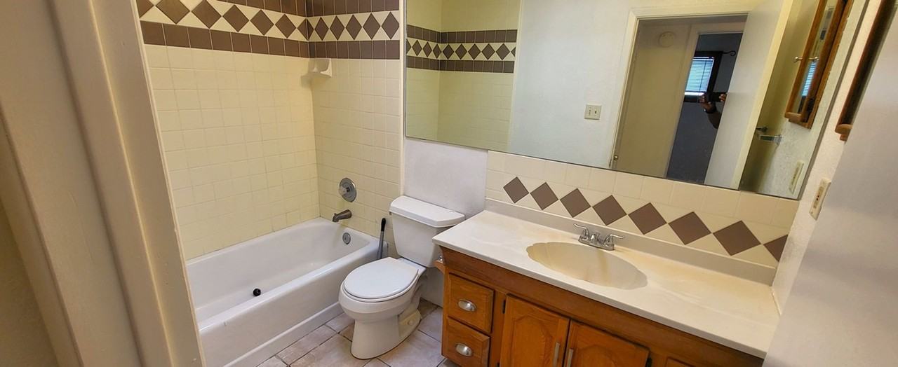 1129 S Stratton Ln - Photo 5 of 10