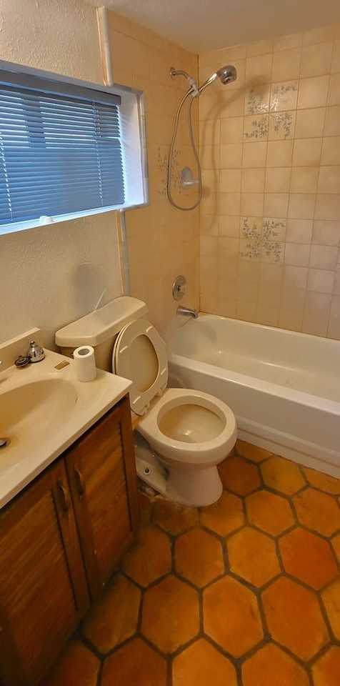 1129 S Stratton Ln - Photo 7 of 10