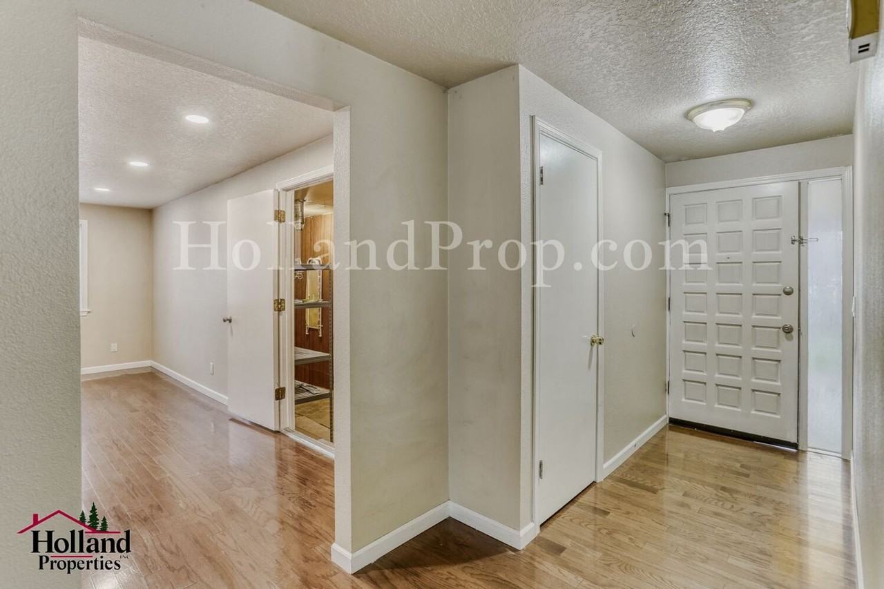 19395 Sw Murphy St - Photo 4 of 15