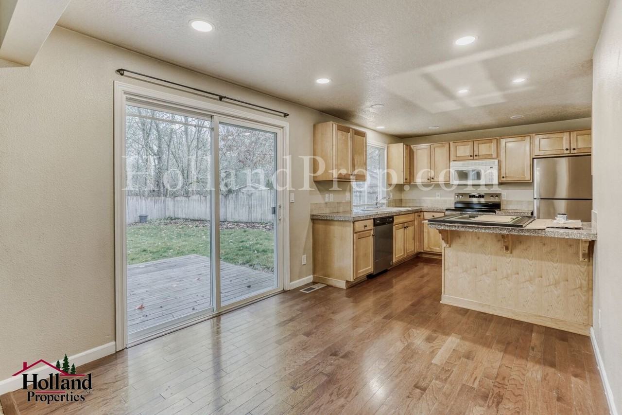 19395 Sw Murphy St - Photo 7 of 15