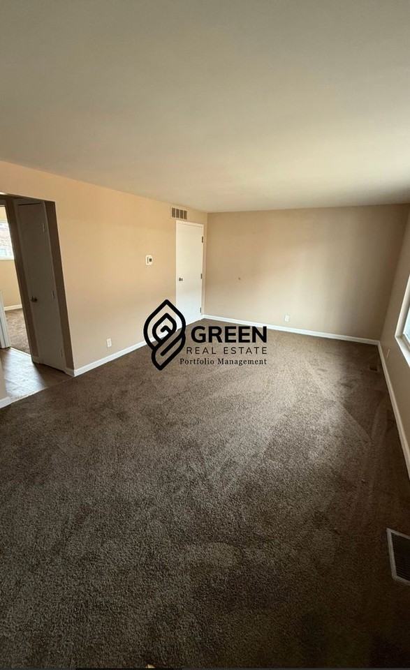 2755 Cooper Dr. - Photo 2 of 10