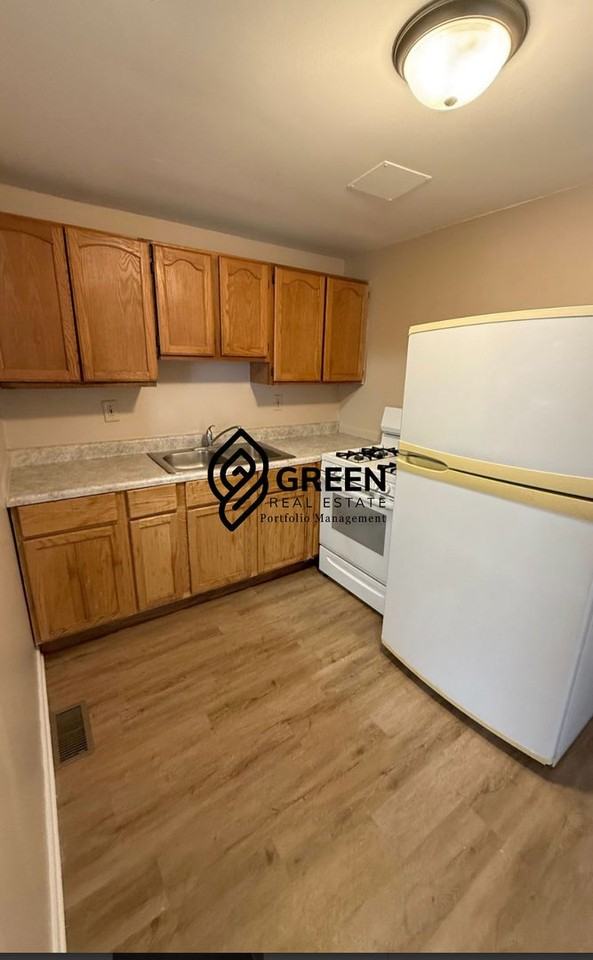 2755 Cooper Dr. - Photo 3 of 10