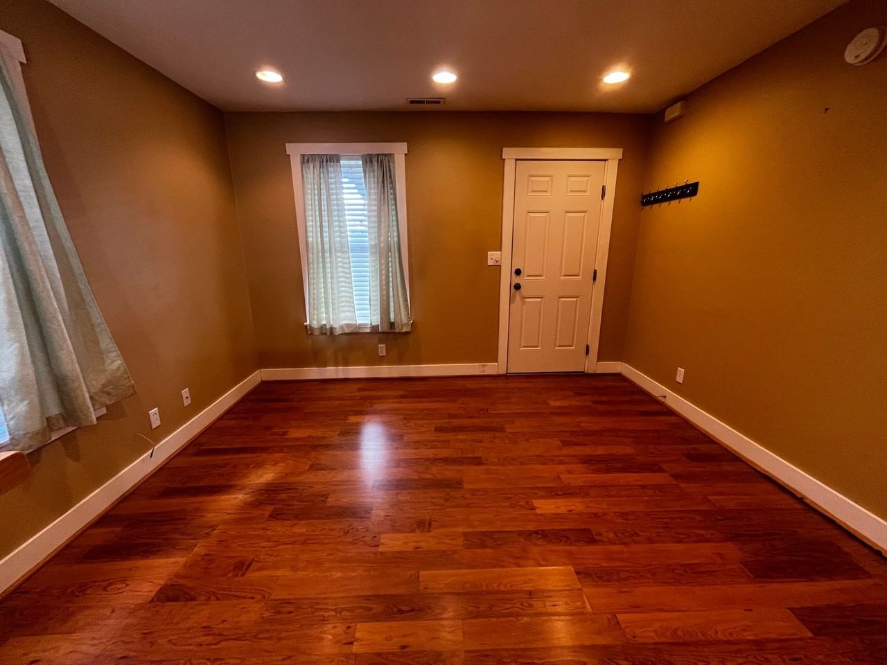 1204 7th St - Photo 5 of 15