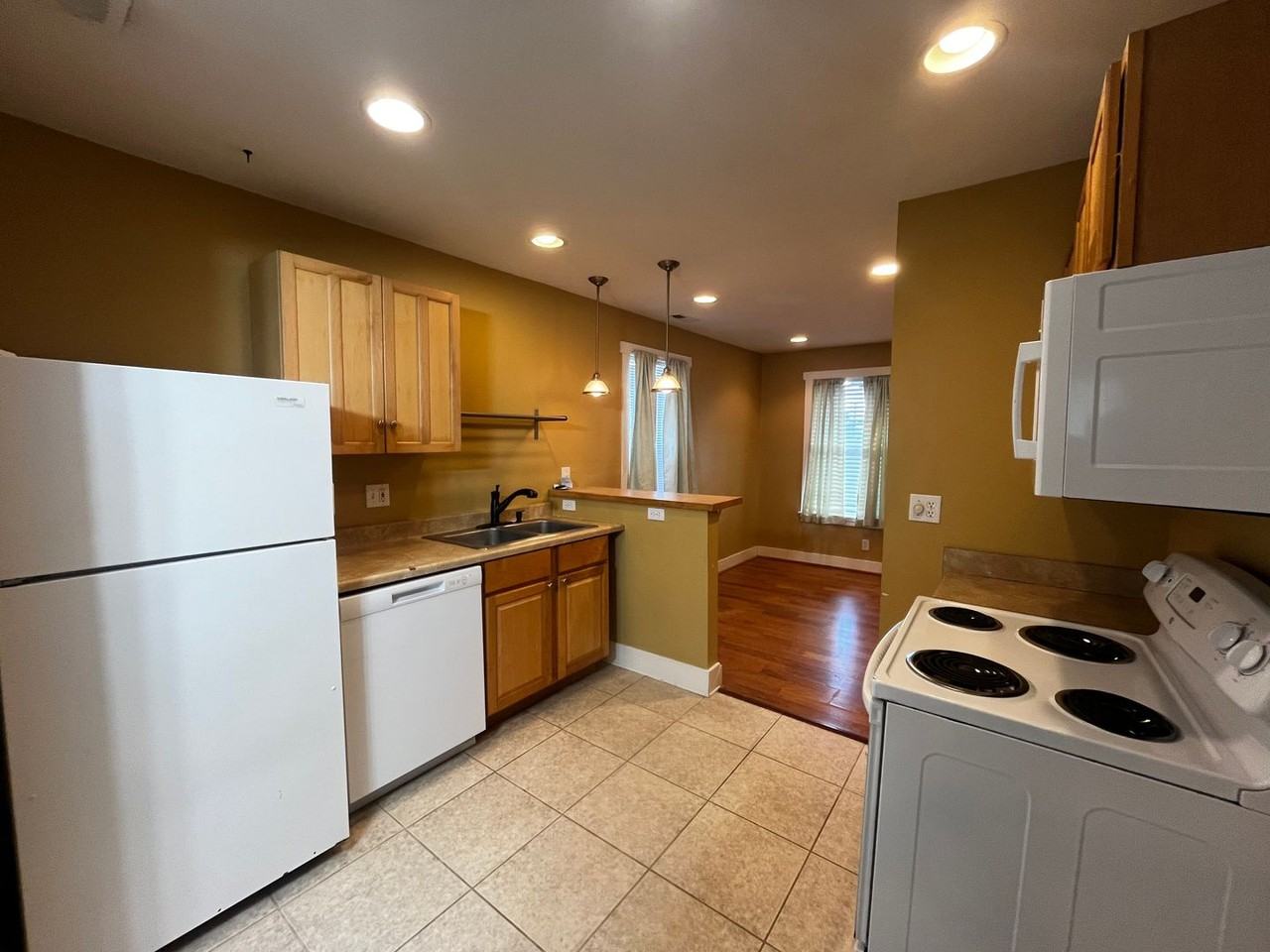 1204 7th St - Photo 6 of 15