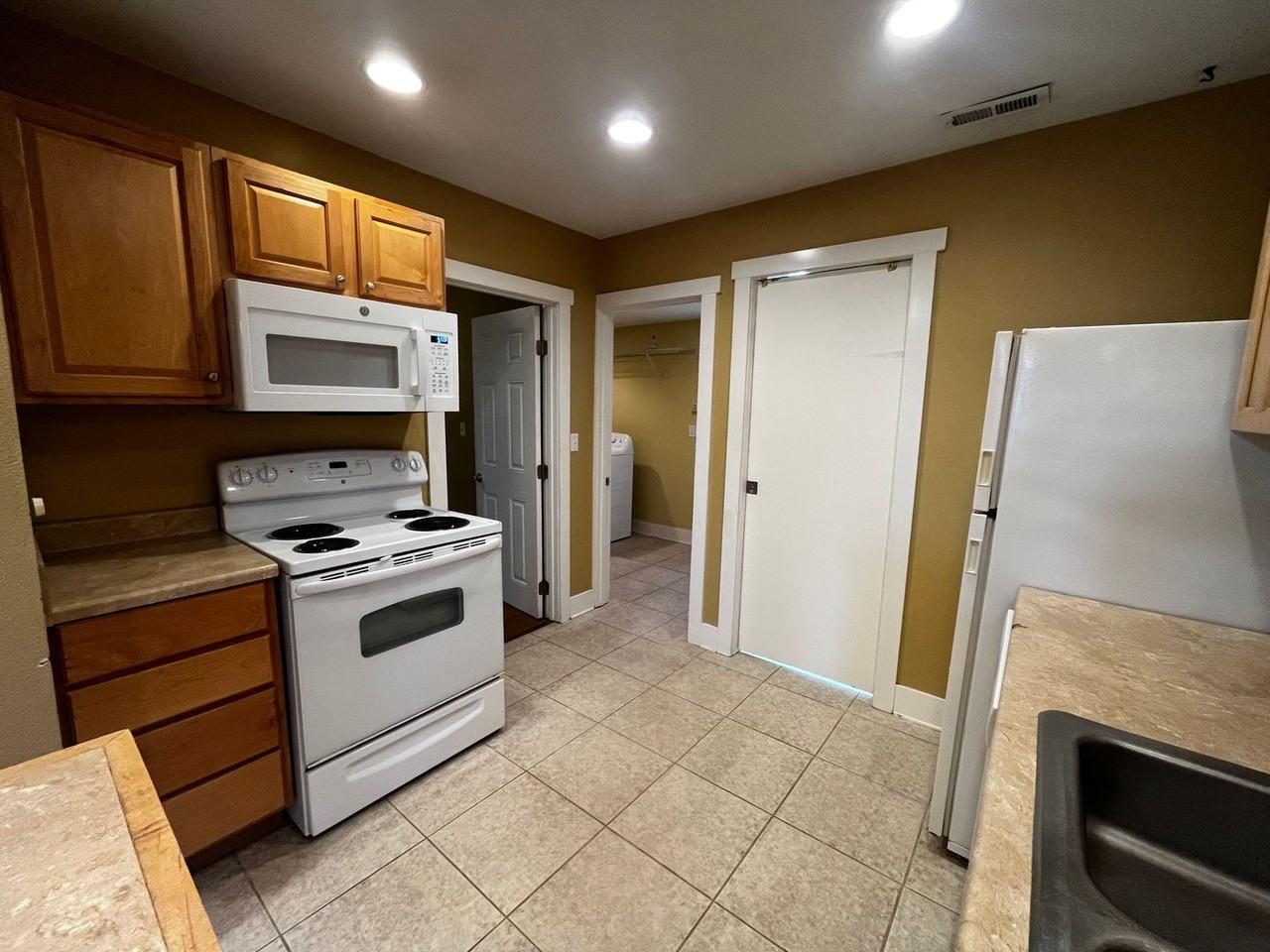 1204 7th St - Photo 7 of 15