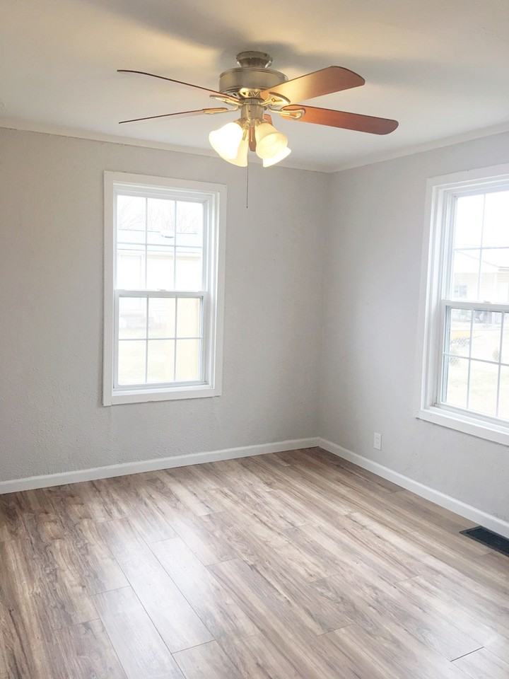 4764 Warnock Ave - Photo 5 of 13