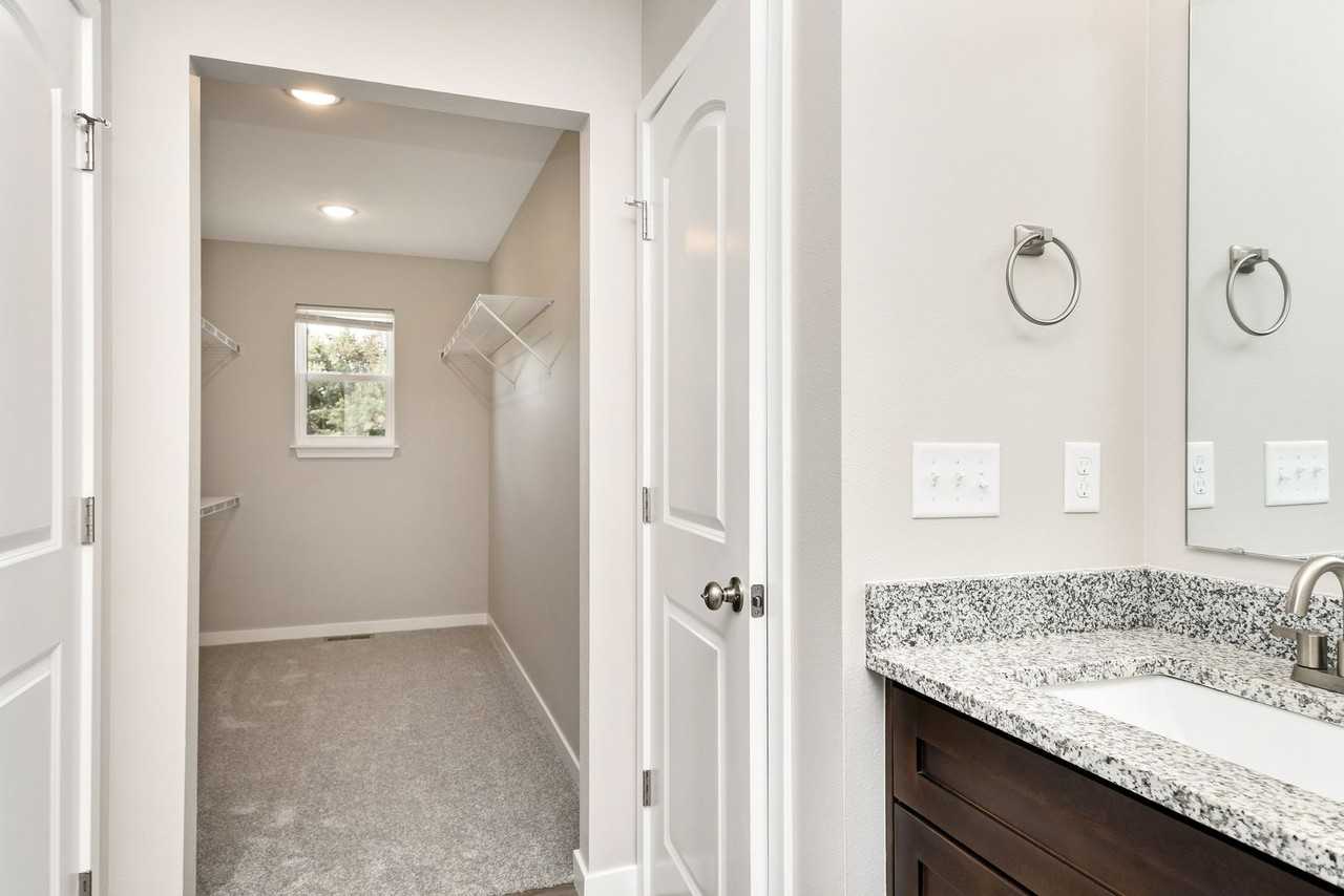 934 S Berry - Photo 4 of 20