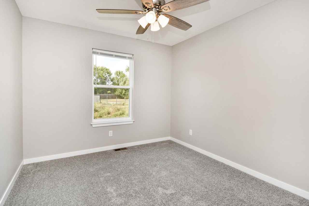 934 S Berry - Photo 6 of 20