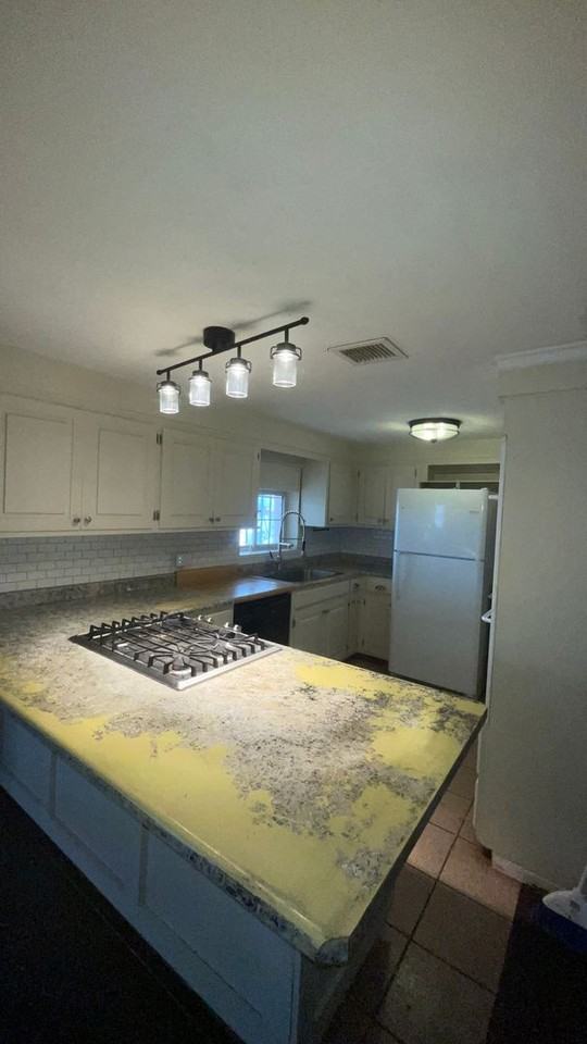 1704 N J Ave - Photo 5 of 9