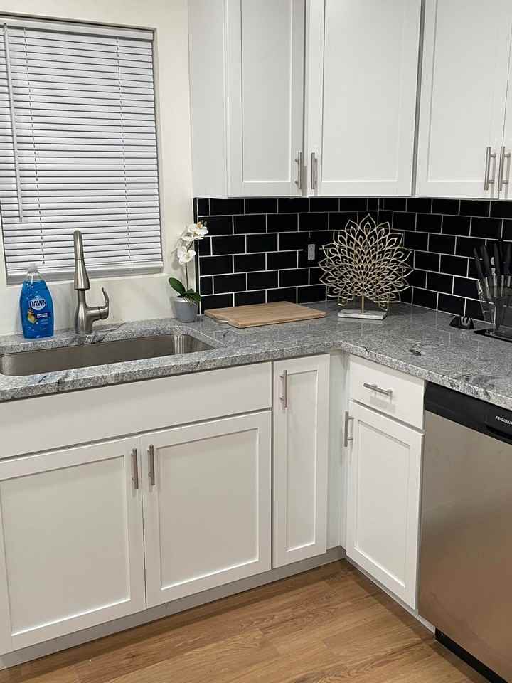 1151 Floyd St - Photo 3 of 12