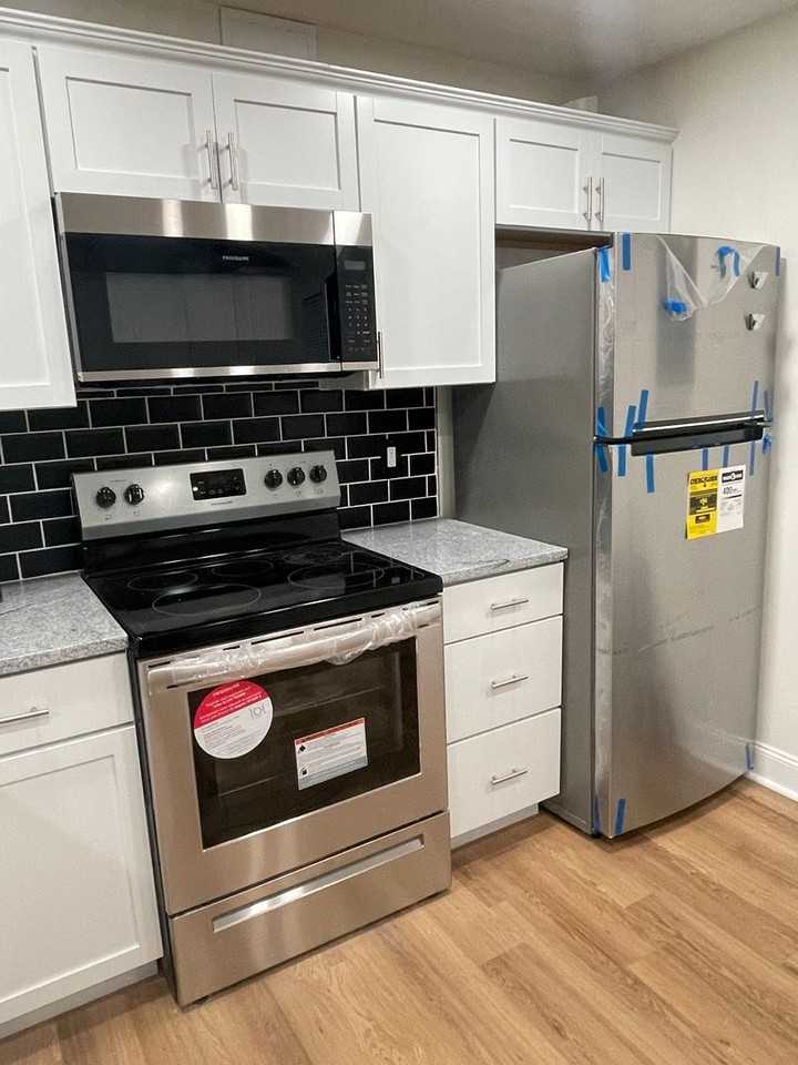 1151 Floyd St - Photo 4 of 12