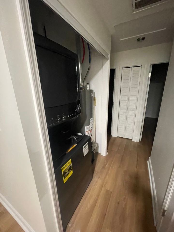 1151 Floyd St - Photo 5 of 12