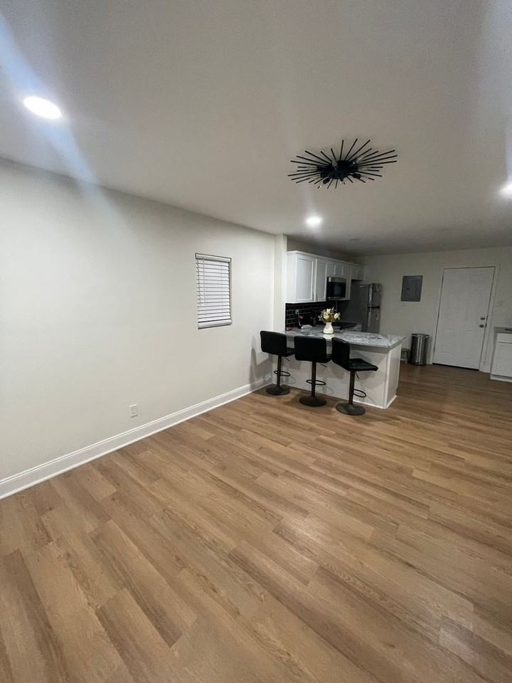 1151 Floyd St - Photo 6 of 12