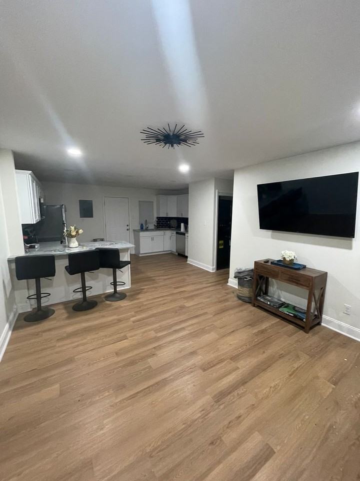 1151 Floyd St - Photo 7 of 12