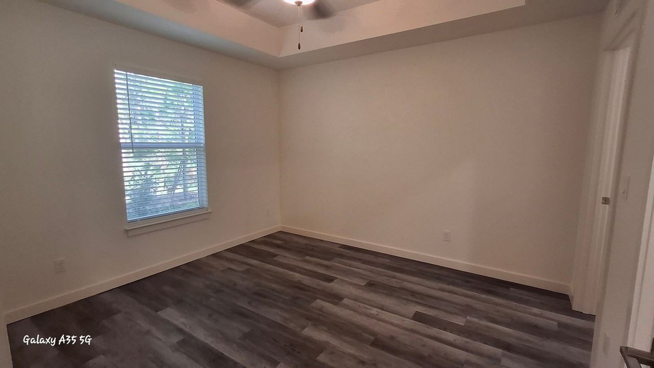 3168 Oleander Ave - Photo 3 of 10