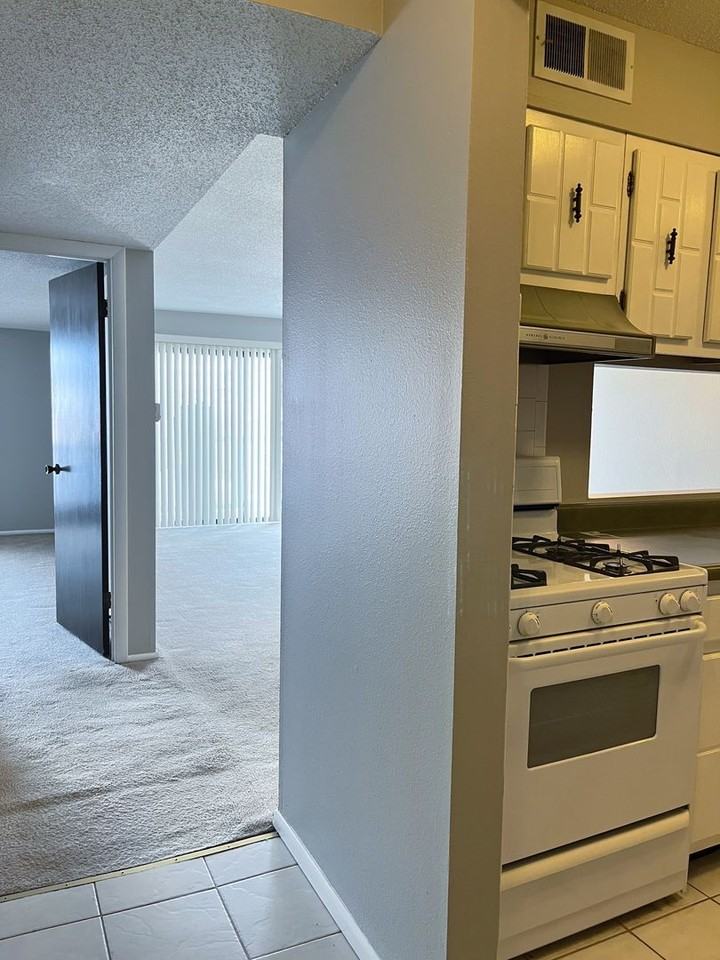 444 N Clay Ave - Photo 6 of 15