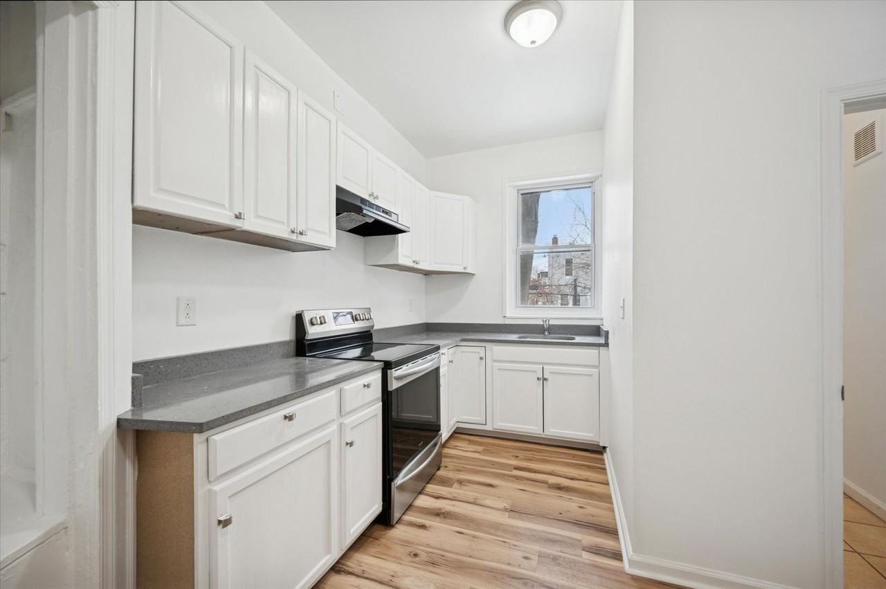 172 E Mayland St - Photo 6 of 16