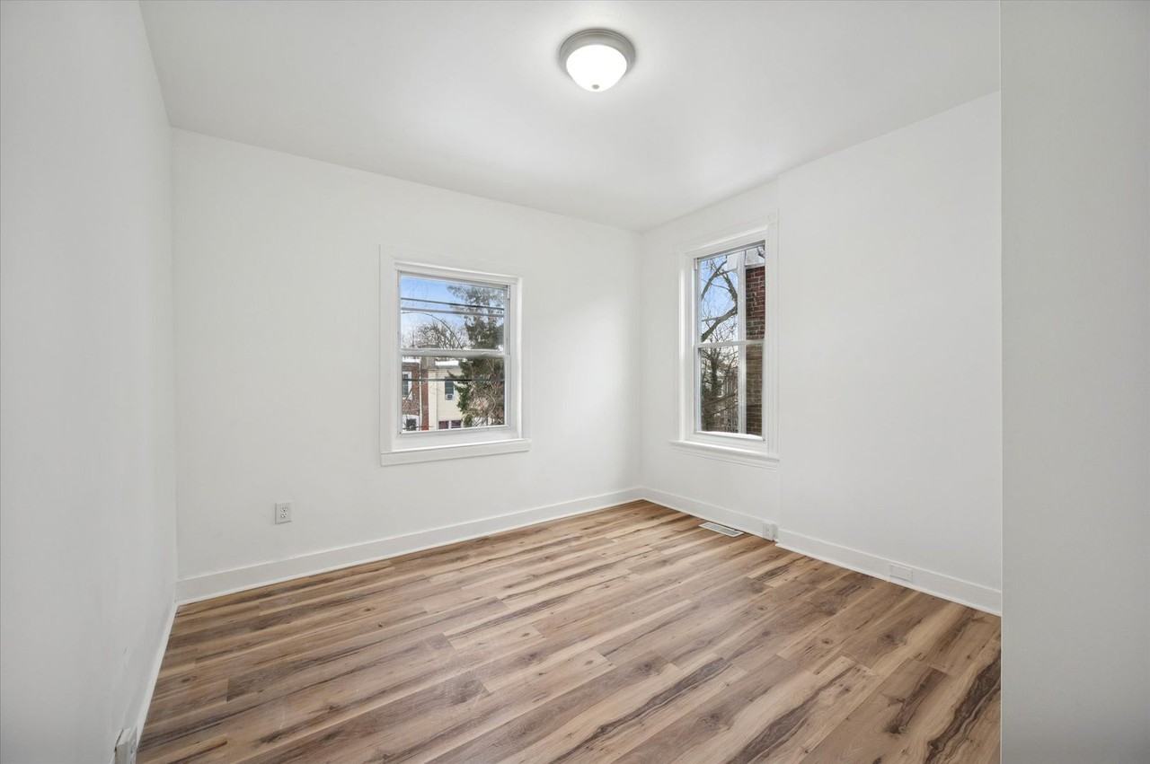 172 E Mayland St - Photo 7 of 16