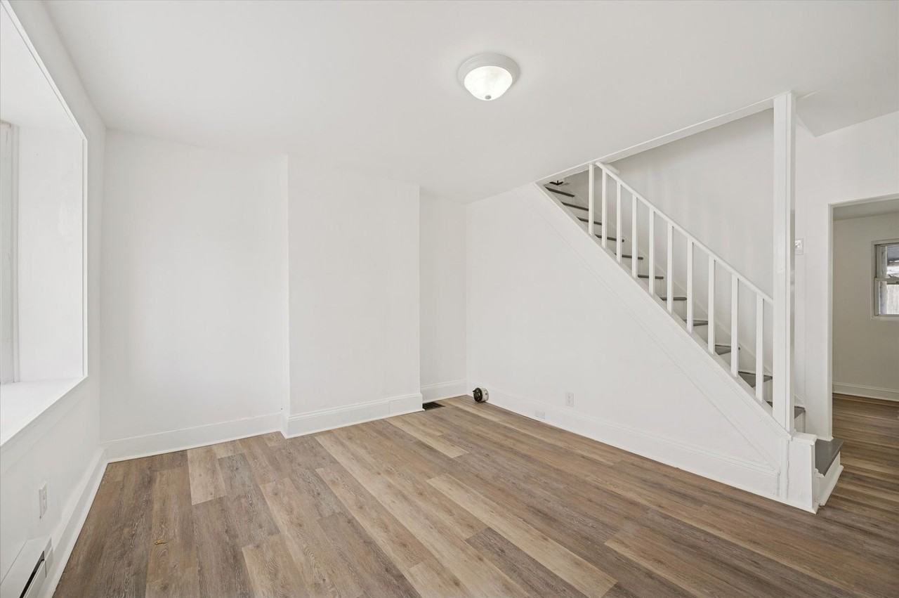 4658 Stenton Ave - Photo 4 of 15