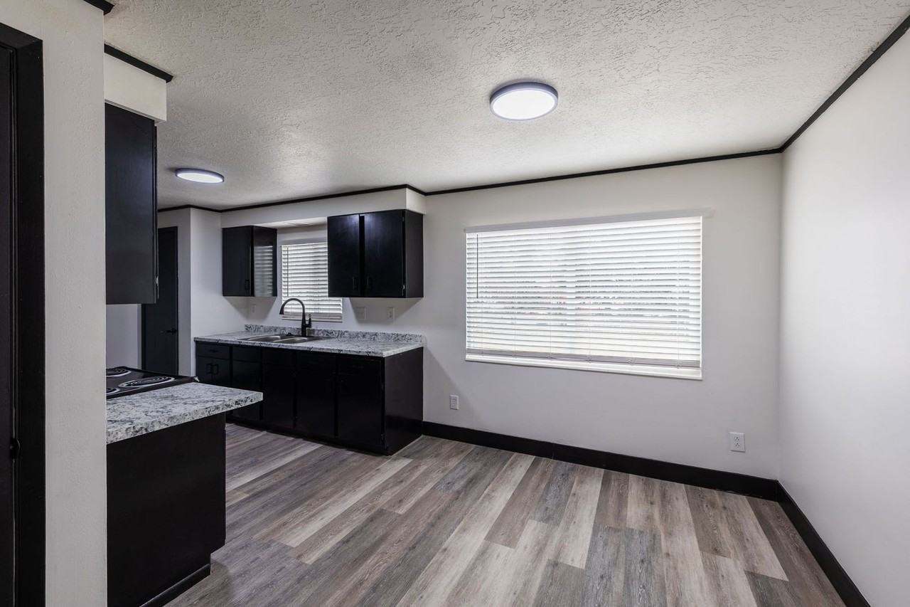 146 E 1st N - Photo 4 of 18