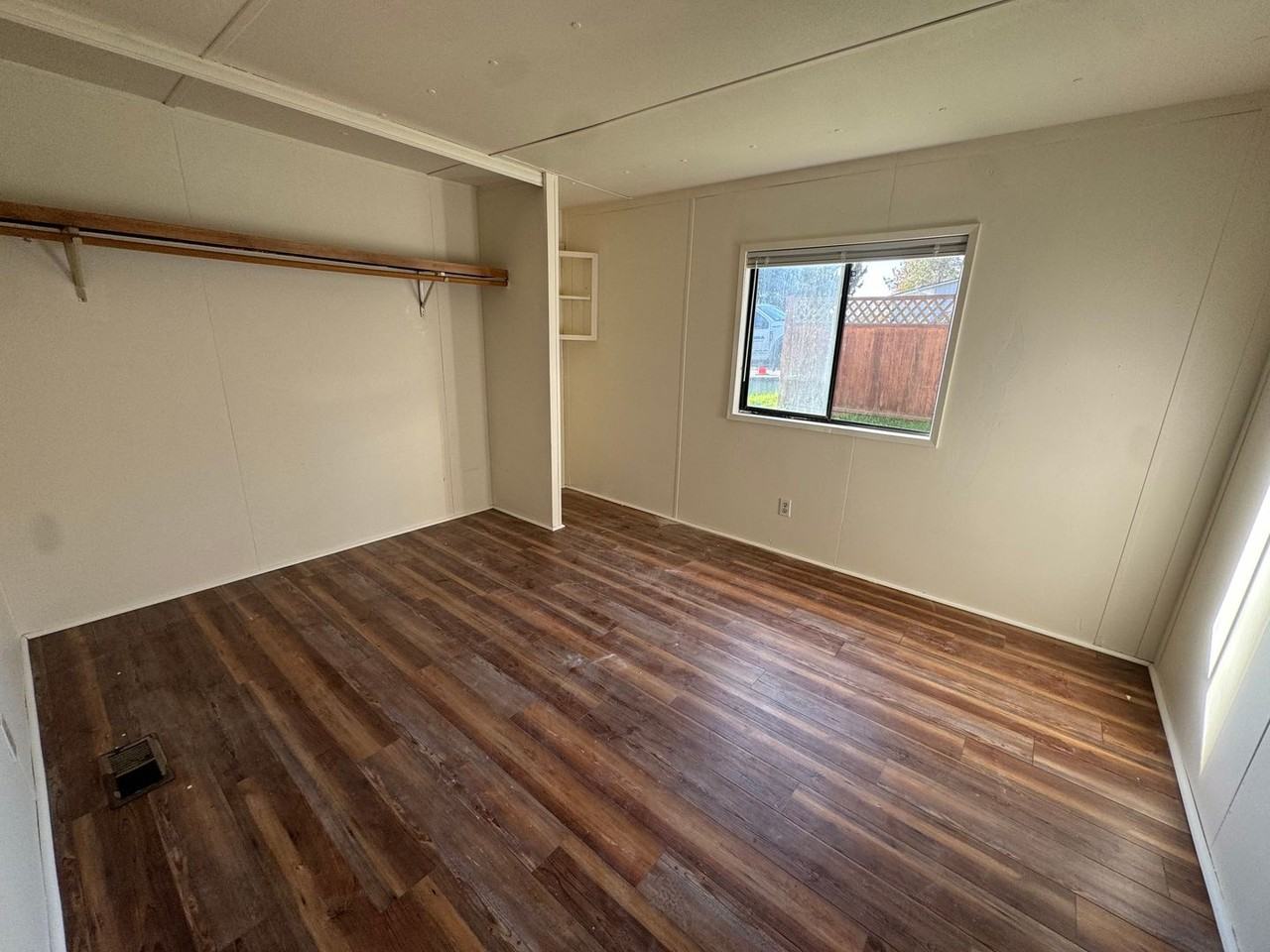 91 Ne Darrell Ave - Photo 6 of 8