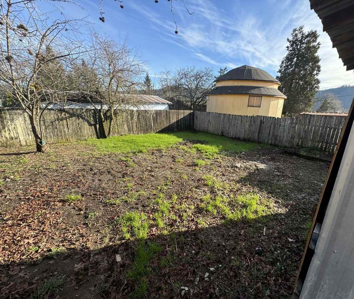 91 Ne Darrell Ave - Photo 7 of 8