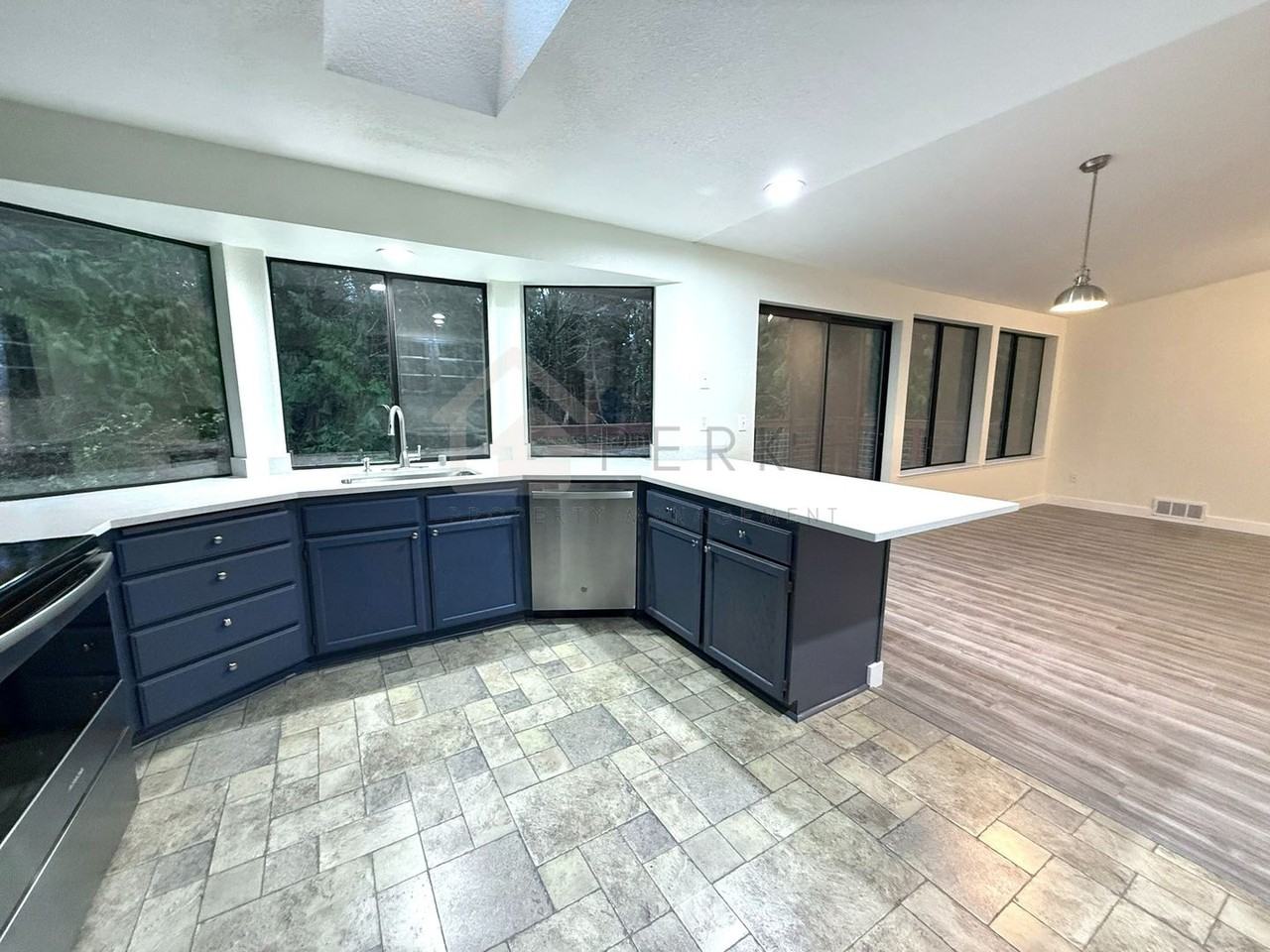 3061 Oak Bay Rd - Photo 3 of 12