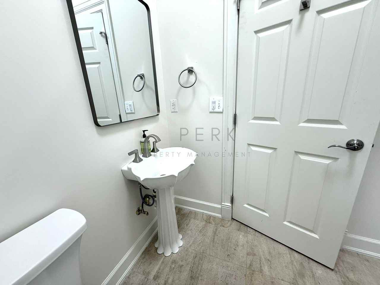 3061 Oak Bay Rd - Photo 4 of 12