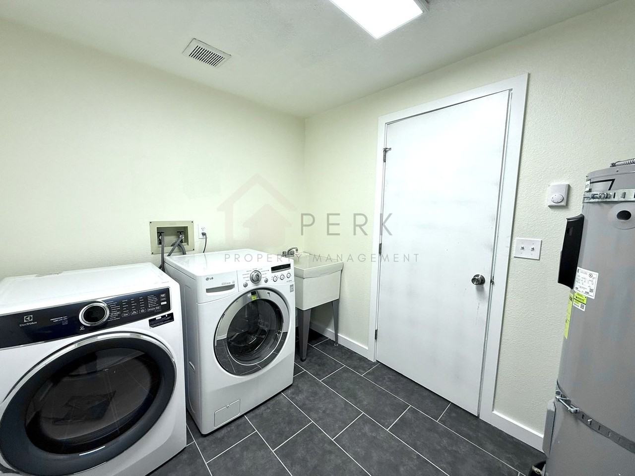 3061 Oak Bay Rd - Photo 5 of 12