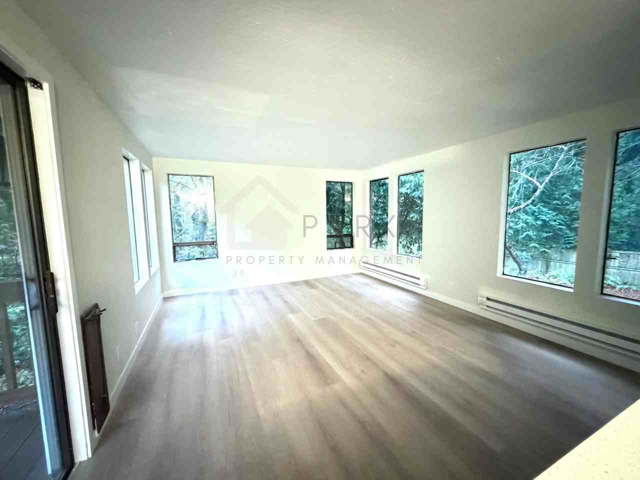 3063 Oak Bay Rd - Photo 4 of 9