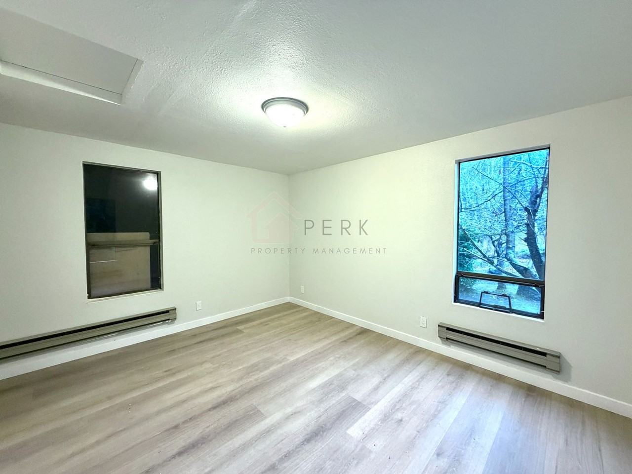 3063 Oak Bay Rd - Photo 6 of 9