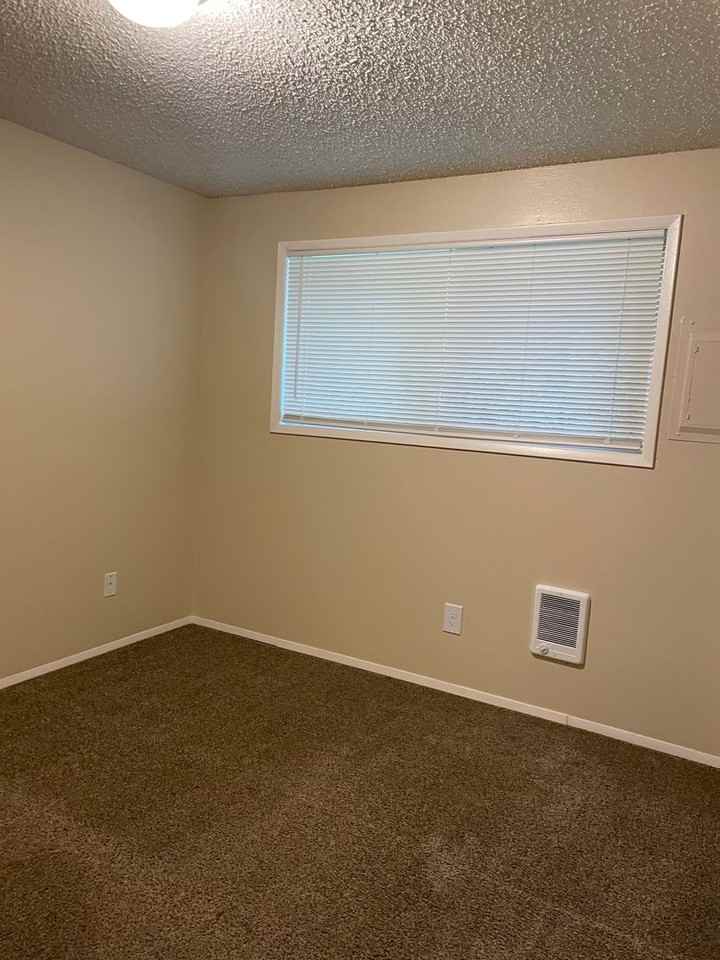 17420 Ne Halsey St - Photo 2 of 16