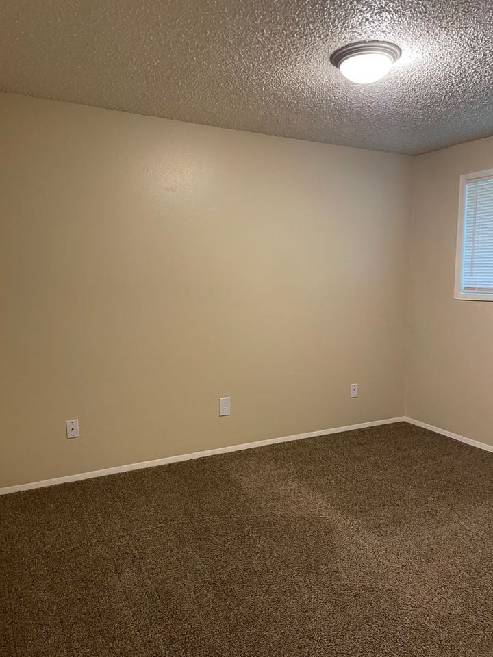 17420 Ne Halsey St - Photo 4 of 16