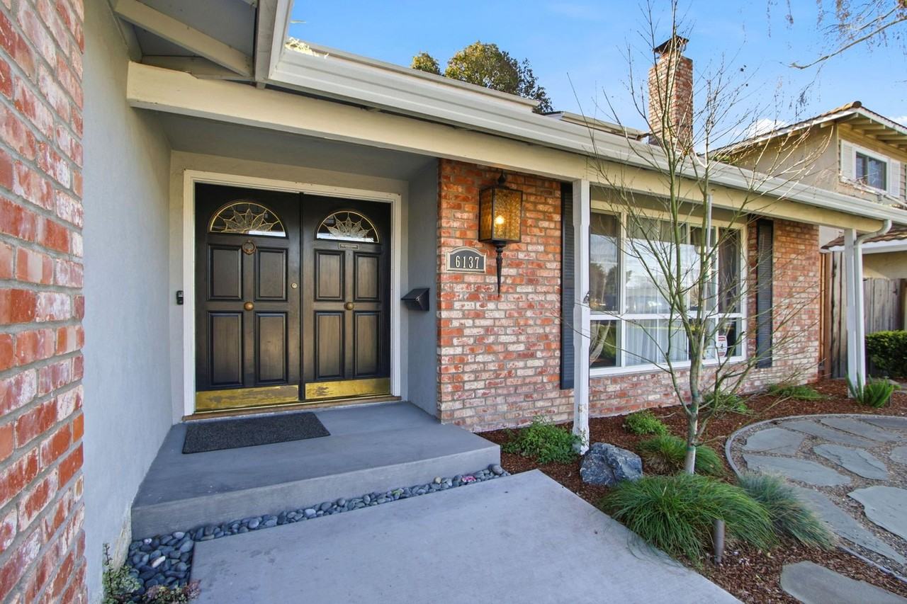 6137 Banner Dr - Photo 4 of 50