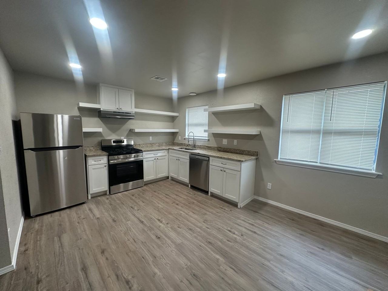 1003 7th Ave Nw - Photo 2 of 7