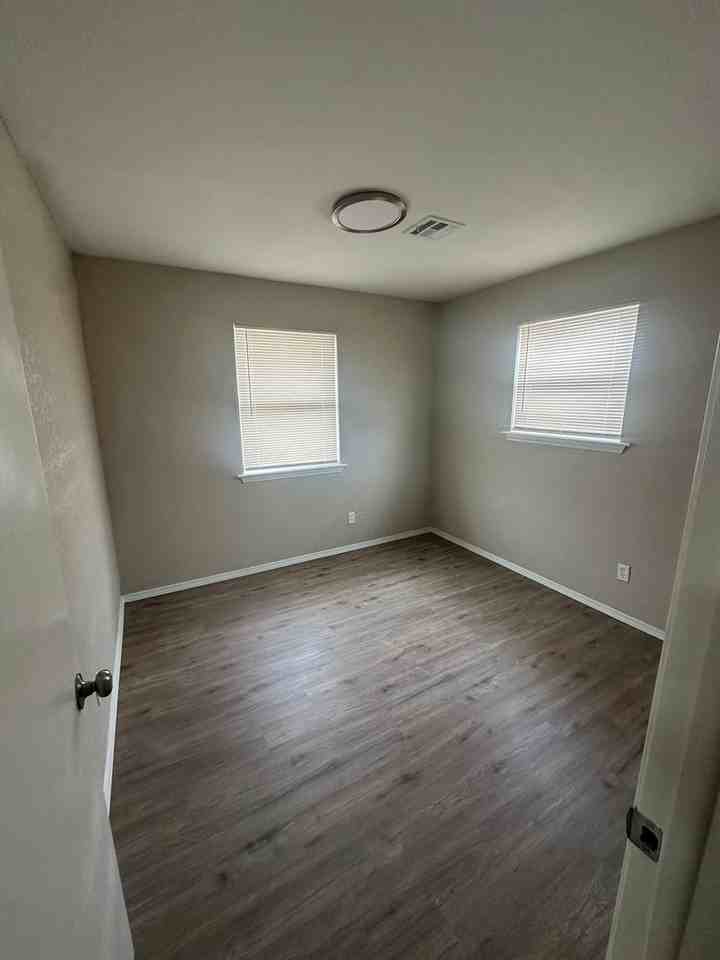 1003 7th Ave Nw - Photo 3 of 7