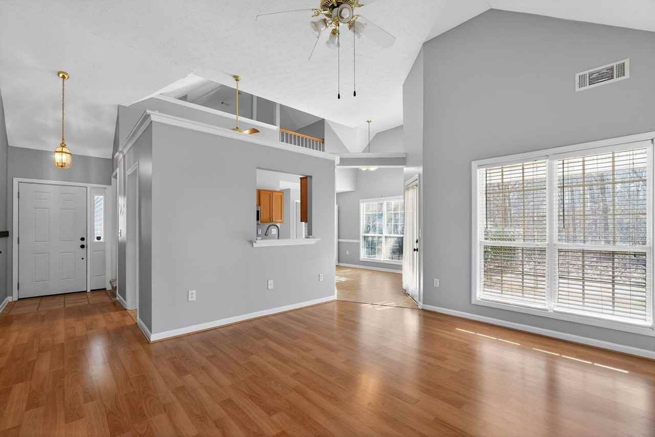 345 Freeman Dr - Photo 3 of 30