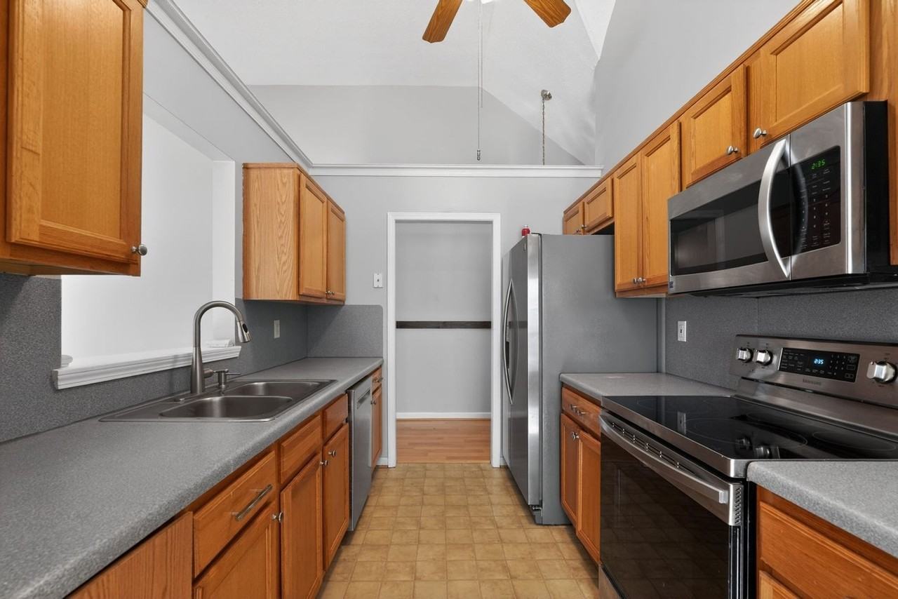 345 Freeman Dr - Photo 4 of 30