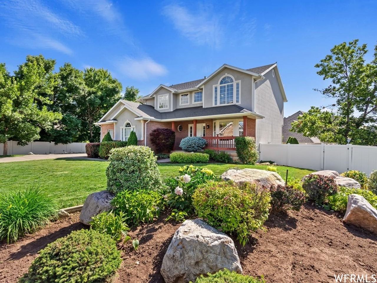 517 N 1625 E - Photo 2 of 23