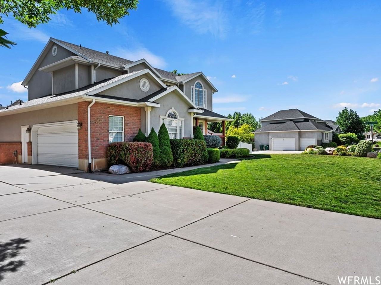 517 N 1625 E - Photo 3 of 23