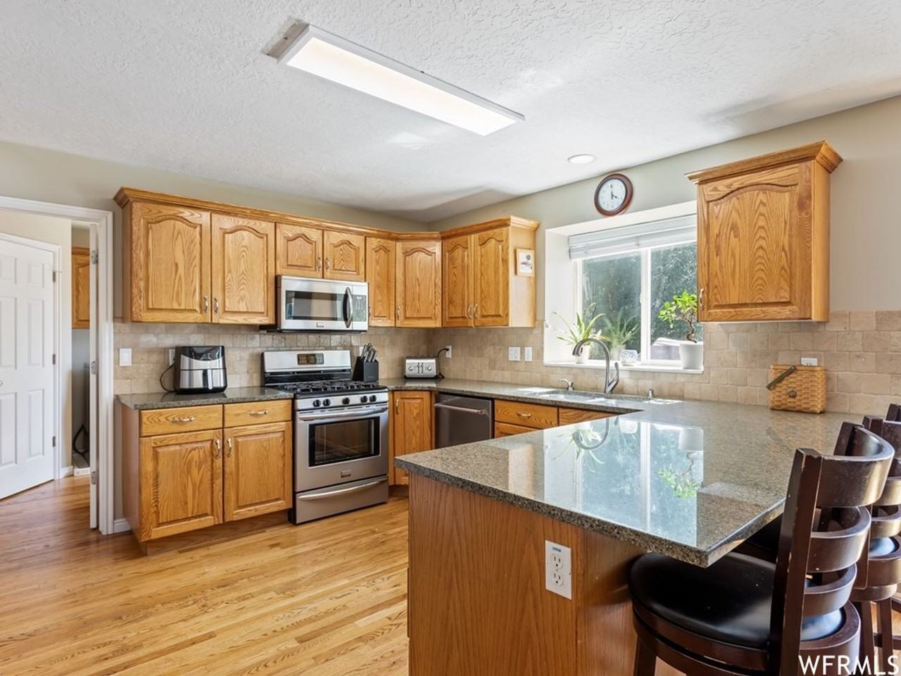 517 N 1625 E - Photo 7 of 23