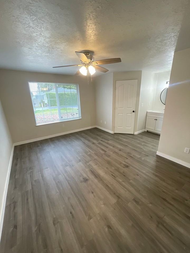 1010 37th Ave Sw - Photo 2 of 21