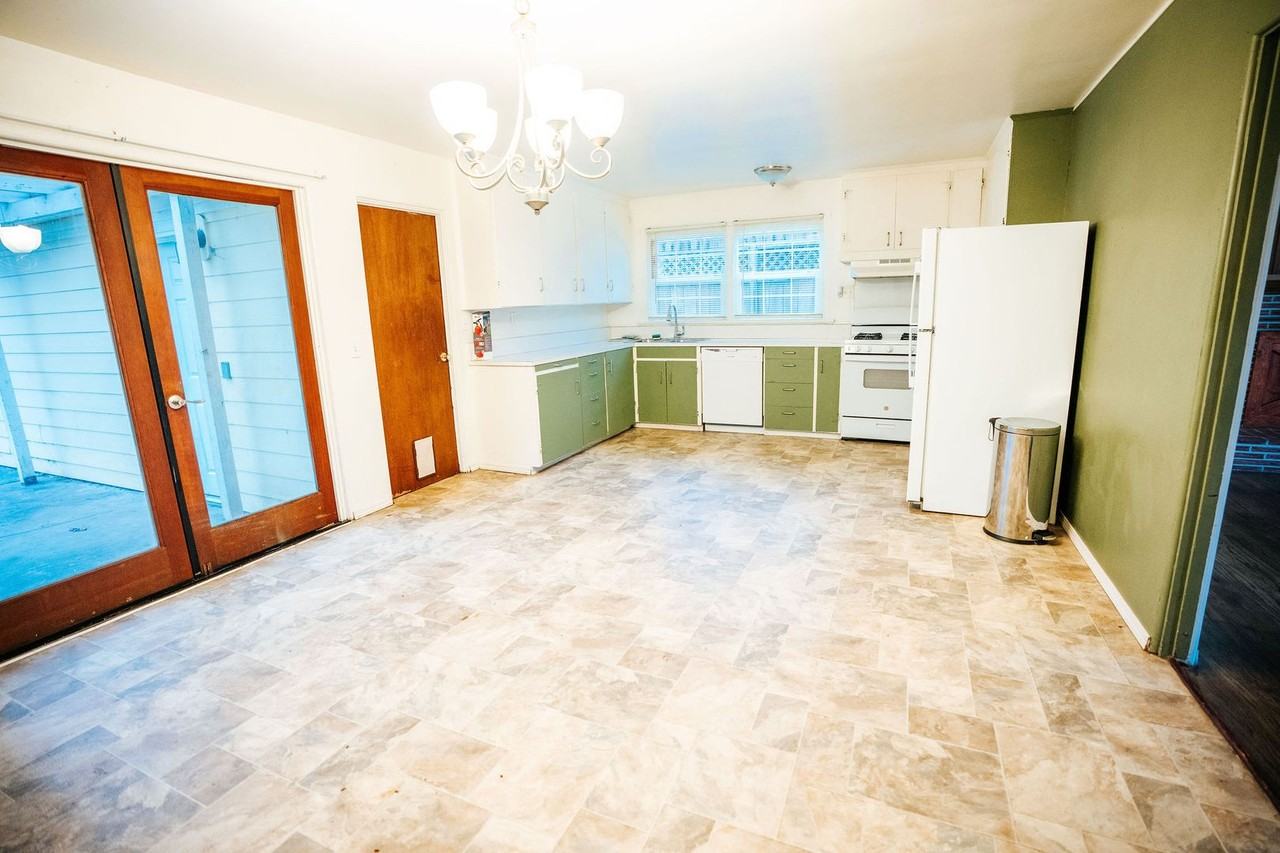 3310 G St - Photo 7 of 41