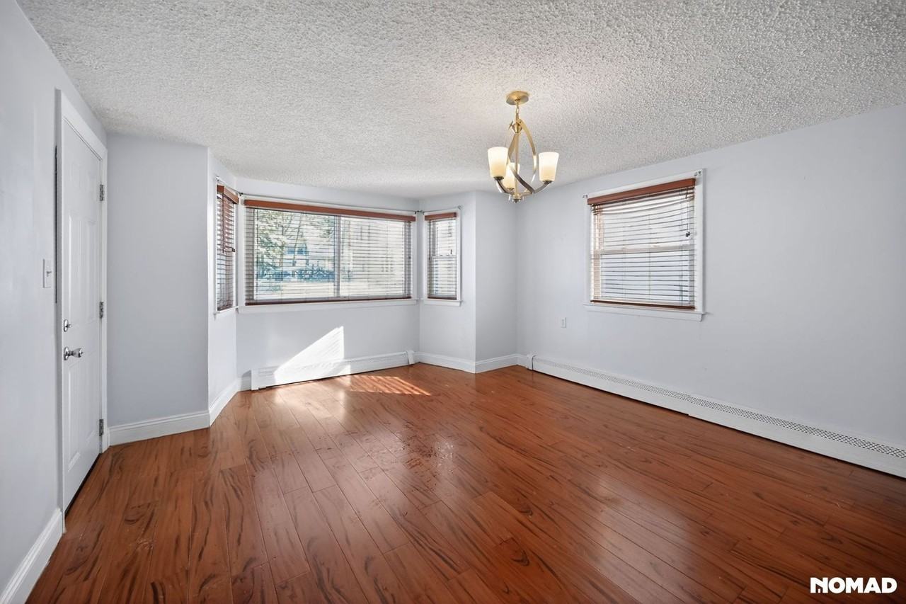 36 Beach St - Photo 5 of 25