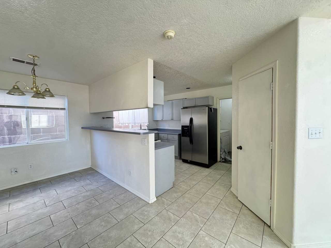 6919 Shale Ave Ne - Photo 2 of 11