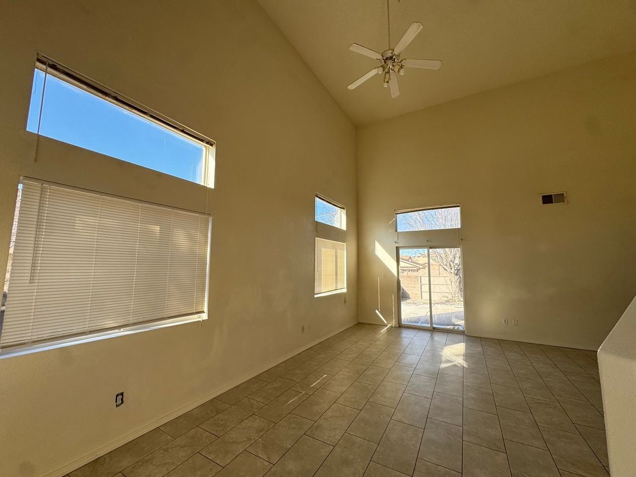 6919 Shale Ave Ne - Photo 5 of 11