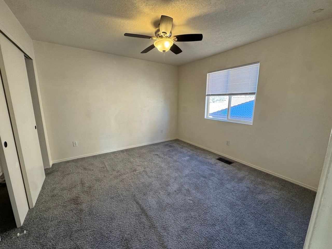 6919 Shale Ave Ne - Photo 6 of 11