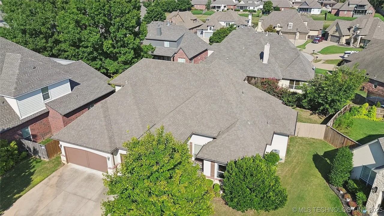 11285 S 73rd Ct E - Photo 3 of 43