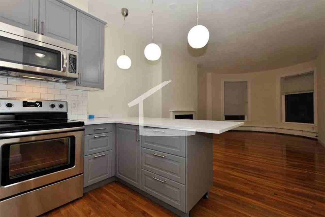 930 Beacon St - Photo 2 of 6