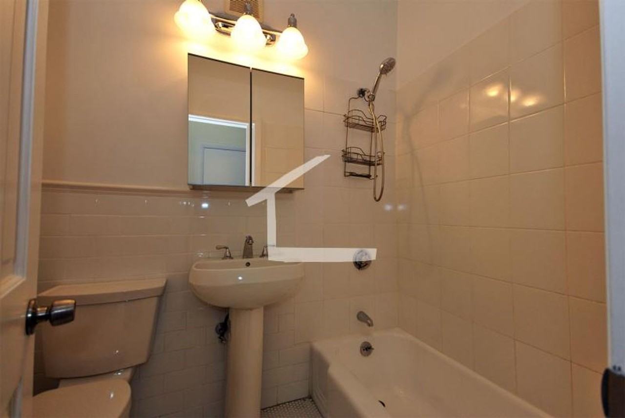 930 Beacon St - Photo 6 of 6